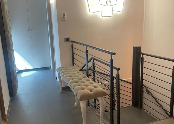 Joivy Exclusive 2-bedroom With Private Garden - 5 Minutes From The Colosseum Roma