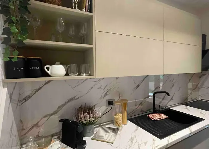 Joivy Exclusive 2-bedroom With Private Garden - 5 Minutes From The Colosseum