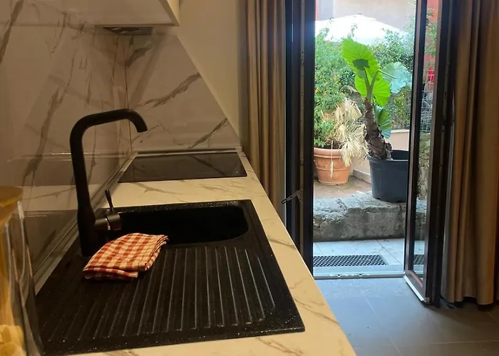 Villa Joivy Exclusive 2-bedroom With Private Garden - 5 Minutes From The Colosseum Roma