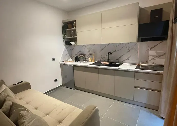 Joivy Exclusive 2-bedroom With Private Garden - 5 Minutes From The Colosseum *