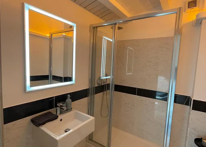 Joivy Exclusive 2-bedroom With Private Garden - 5 Minutes From The Colosseum Villa *