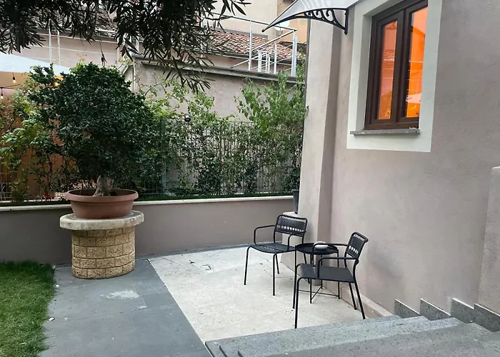 Joivy Exclusive 2-bedroom With Private Garden - 5 Minutes From The Colosseum *